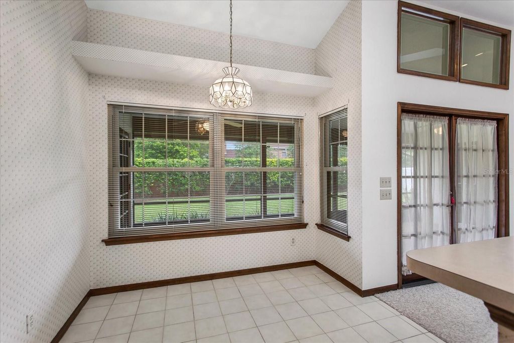 Image 17 of property listing at 4025 CONWAY PLACE CIRCLE, Orlando, FL 32812