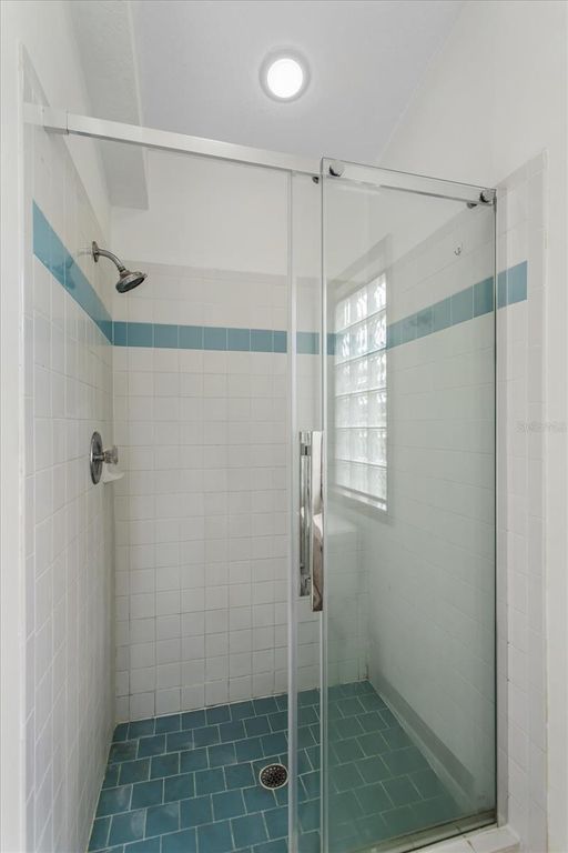Image 21 of property listing at 4025 CONWAY PLACE CIRCLE, Orlando, FL 32812