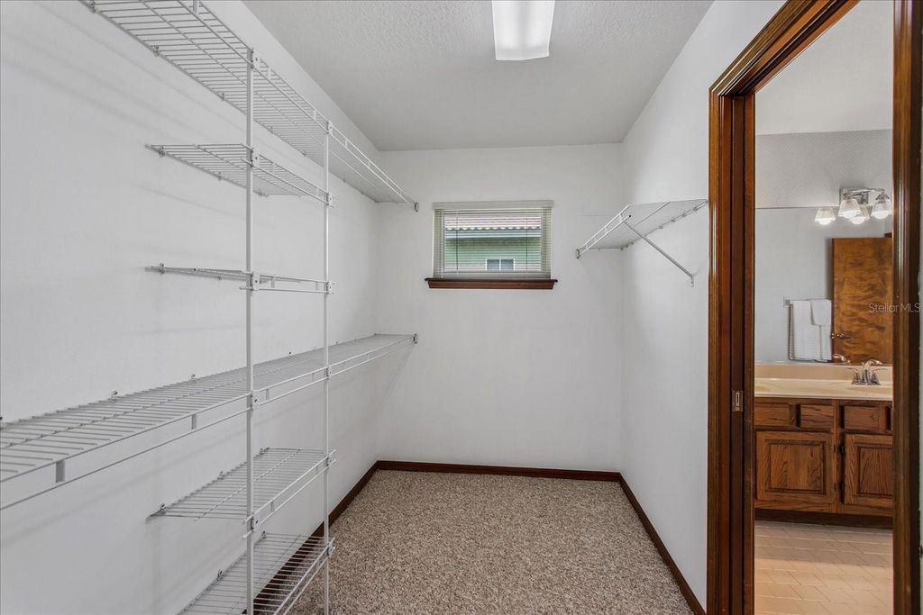 Image 23 of property listing at 4025 CONWAY PLACE CIRCLE, Orlando, FL 32812