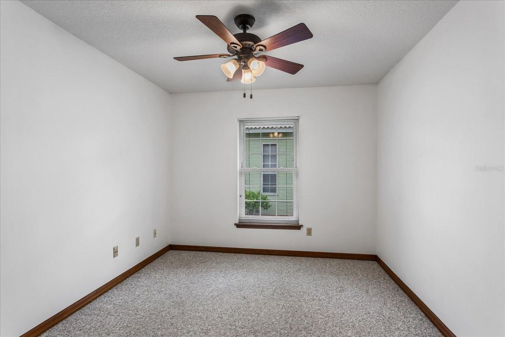 Image 24 of property listing at 4025 CONWAY PLACE CIRCLE, Orlando, FL 32812
