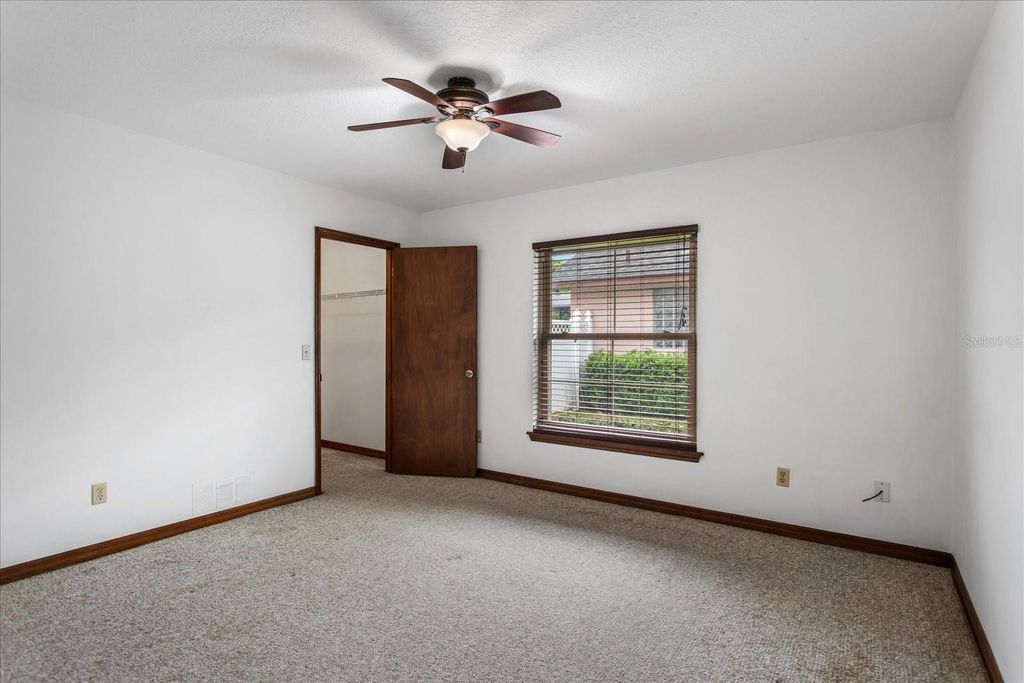 Image 27 of property listing at 4025 CONWAY PLACE CIRCLE, Orlando, FL 32812