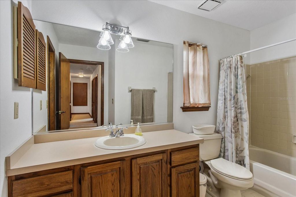 Image 28 of property listing at 4025 CONWAY PLACE CIRCLE, Orlando, FL 32812