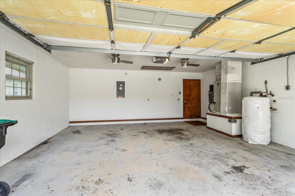 Image 30 of property listing at 4025 CONWAY PLACE CIRCLE, Orlando, FL 32812