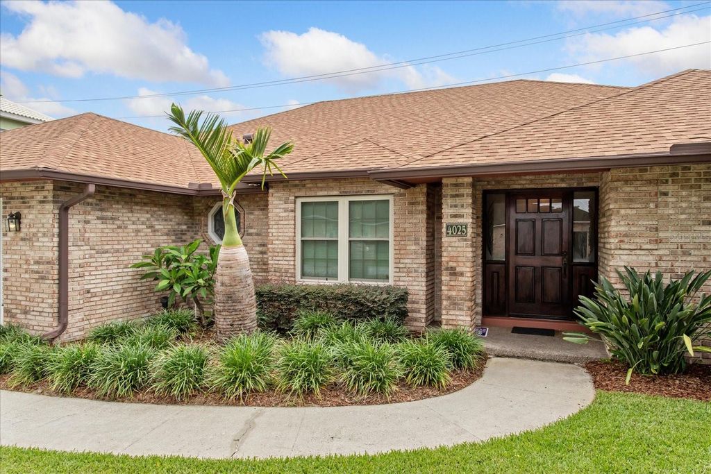 Image 5 of property listing at 4025 CONWAY PLACE CIRCLE, Orlando, FL 32812