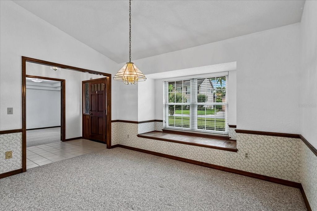 Image 9 of property listing at 4025 CONWAY PLACE CIRCLE, Orlando, FL 32812