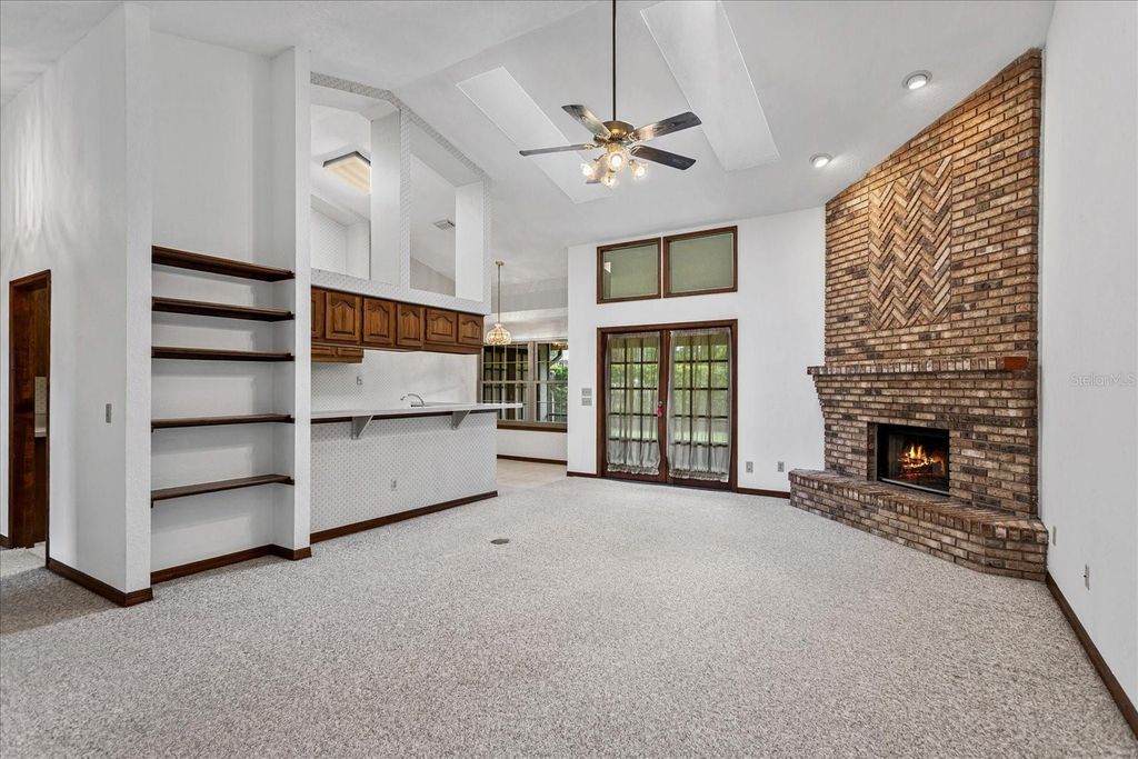 Image 10 of property listing at 4025 CONWAY PLACE CIRCLE, Orlando, FL 32812