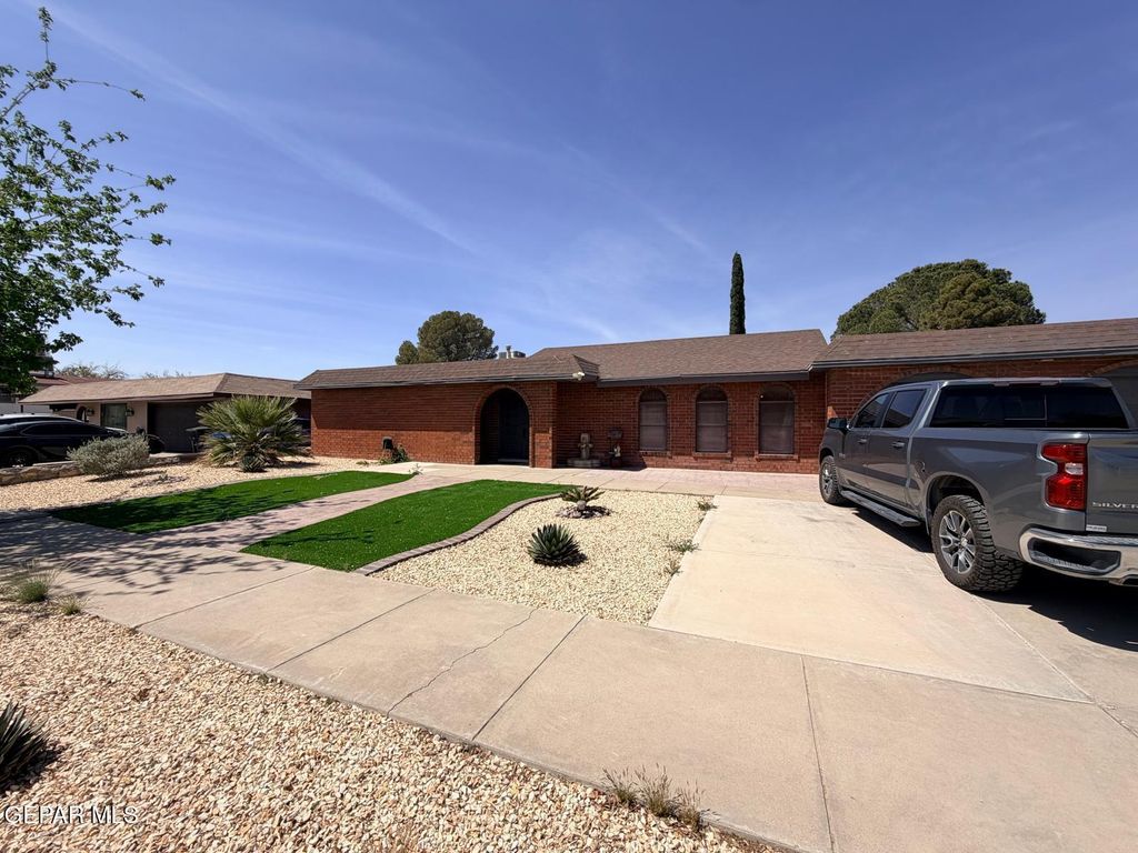 3709 ROSLYN Drive, Horizon City, TX 79928