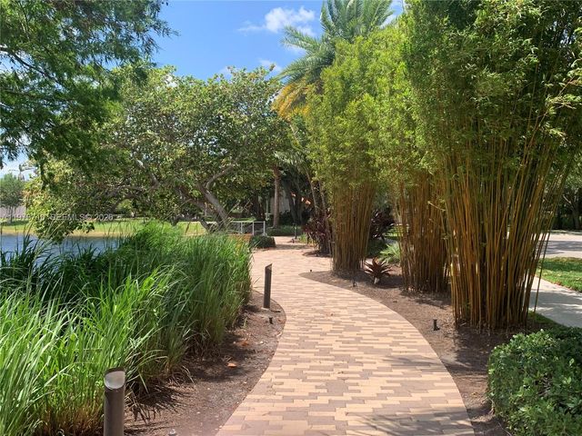 2925 E Aviary Dr 2925, Cooper City, FL 33026