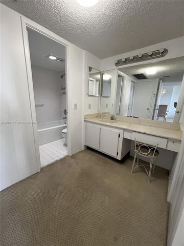 3701 N Country Club Drive 201, Aventura, FL 33180