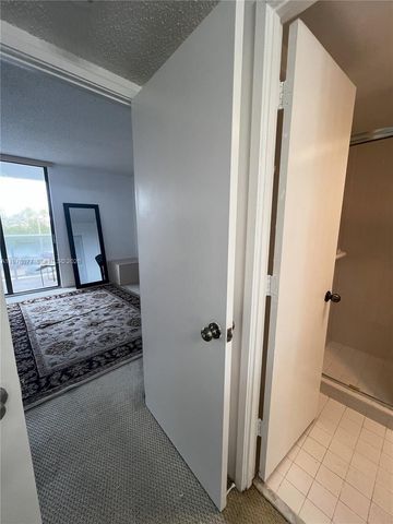 3701 N Country Club Drive 201, Aventura, FL 33180