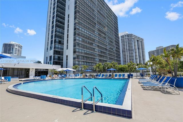 3701 N Country Club Drive 201, Aventura, FL 33180