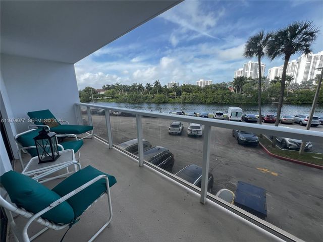 3701 N Country Club Drive 201, Aventura, FL 33180