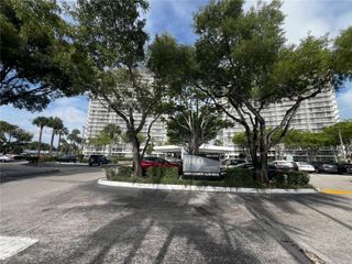 3701 N Country Club Drive 201, Aventura, FL 33180