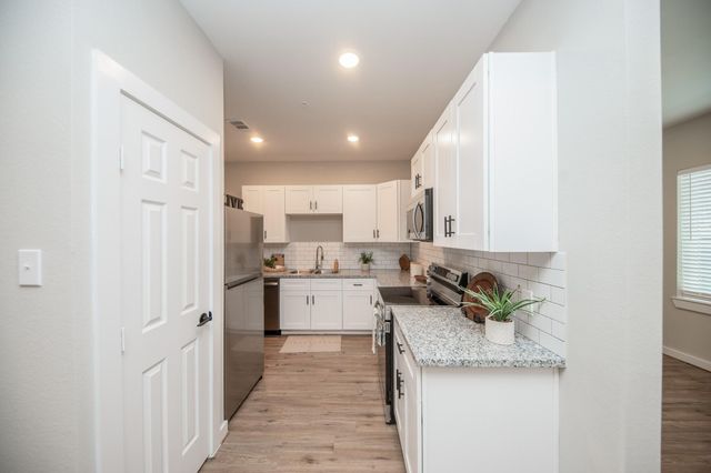 10317 Lake Road 13B, Houston, TX 77070