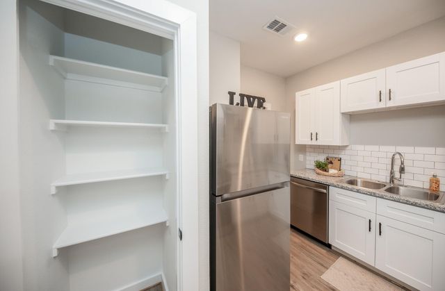 10317 Lake Road 13B, Houston, TX 77070