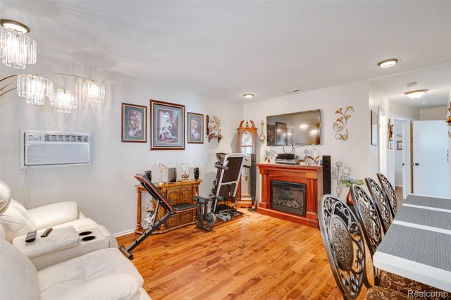 1571 University Avenue, Lincoln Park, MI 48146