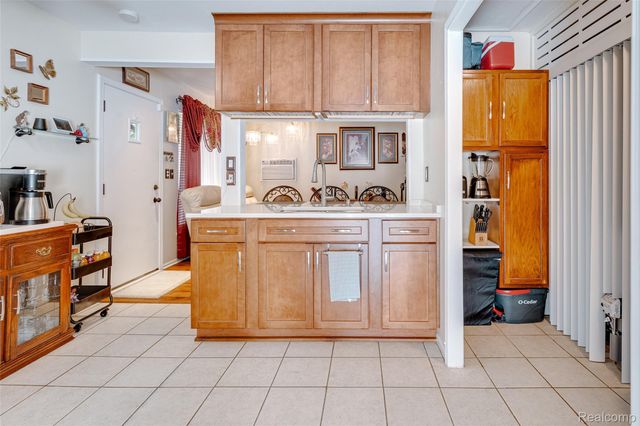1571 University Avenue, Lincoln Park, MI 48146