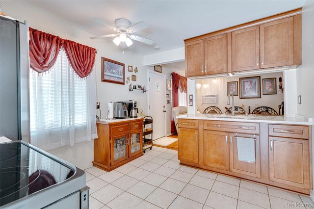 1571 University Avenue, Lincoln Park, MI 48146