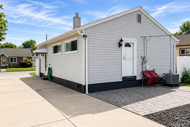 1571 University Avenue, Lincoln Park, MI 48146