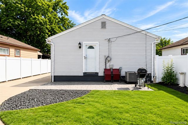 1571 University Avenue, Lincoln Park, MI 48146