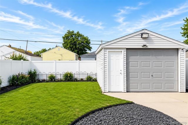 1571 University Avenue, Lincoln Park, MI 48146