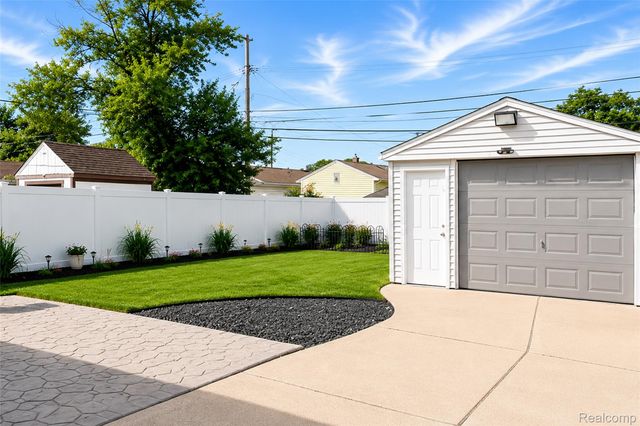 1571 University Avenue, Lincoln Park, MI 48146