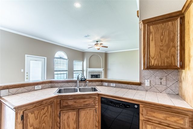 2410 Luzius Dr, Corpus Christi, TX 78418