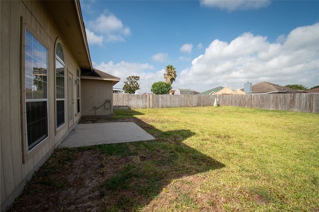 2410 Luzius Dr, Corpus Christi, TX 78418