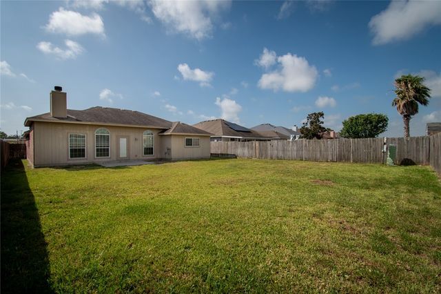 2410 Luzius Dr, Corpus Christi, TX 78418