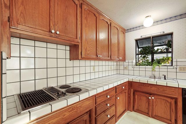 1754 Lakeshore Dr, Lodi, CA 95242