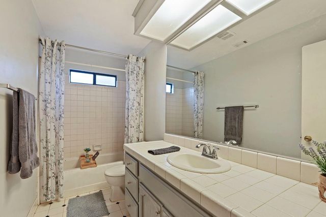 1754 Lakeshore Dr, Lodi, CA 95242