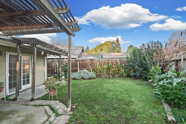 1754 Lakeshore Dr, Lodi, CA 95242