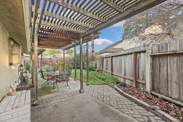 1754 Lakeshore Dr, Lodi, CA 95242