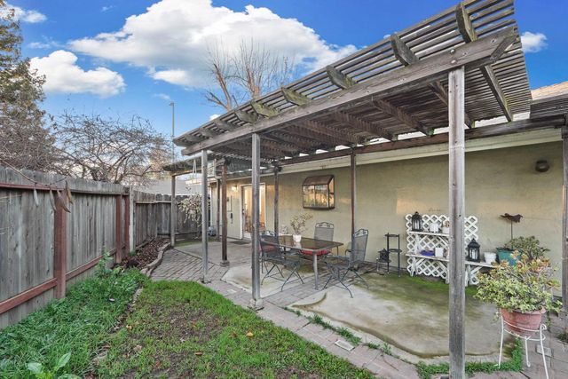 1754 Lakeshore Dr, Lodi, CA 95242