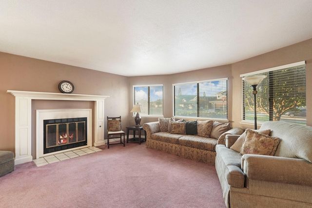 1754 Lakeshore Dr, Lodi, CA 95242