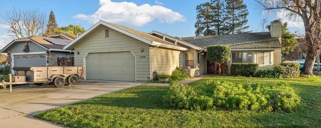 1754 Lakeshore Dr, Lodi, CA 95242