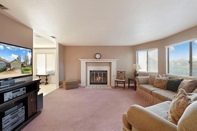 1754 Lakeshore Dr, Lodi, CA 95242