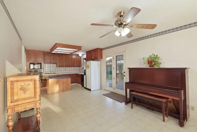 1754 Lakeshore Dr, Lodi, CA 95242