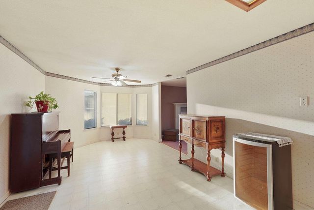 1754 Lakeshore Dr, Lodi, CA 95242