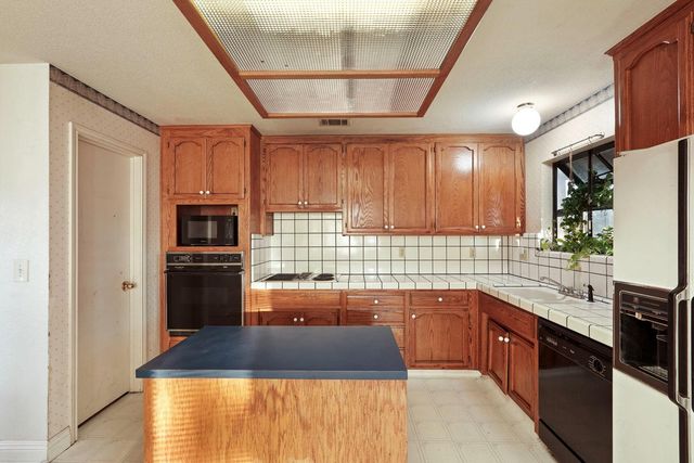 1754 Lakeshore Dr, Lodi, CA 95242