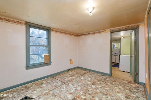 1802 Winchester Road, Shady Valley, TN 37688