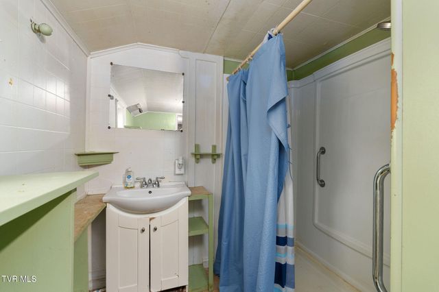 1802 Winchester Road, Shady Valley, TN 37688