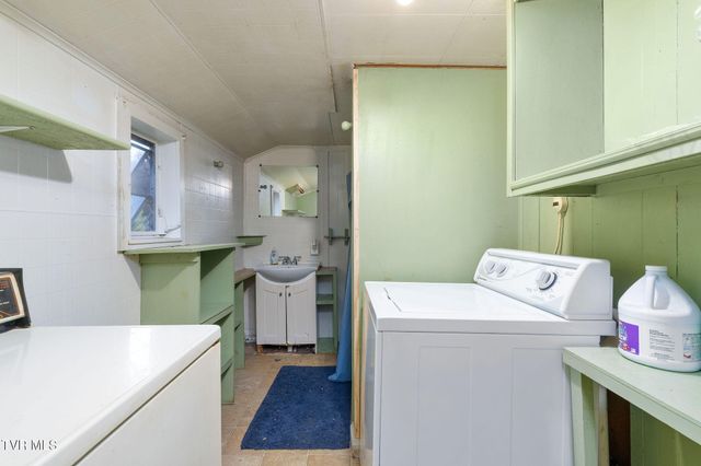 1802 Winchester Road, Shady Valley, TN 37688