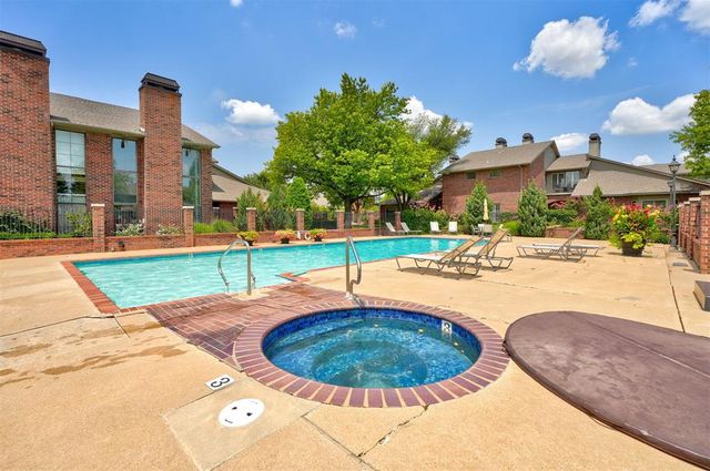 6204 Waterford Boulevard 10, Oklahoma City, OK 73118