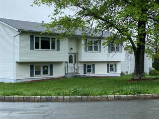 18 Prides Crossing, Washingtonville, NY 10992