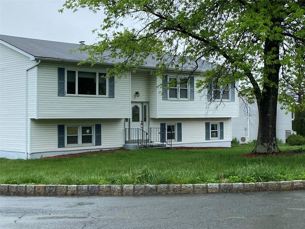 18 Prides Crossing, Washingtonville, NY 10992