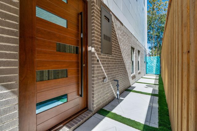 708 W 10th Street, Dallas, TX 75208