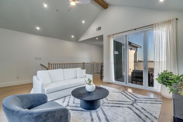 708 W 10th Street, Dallas, TX 75208