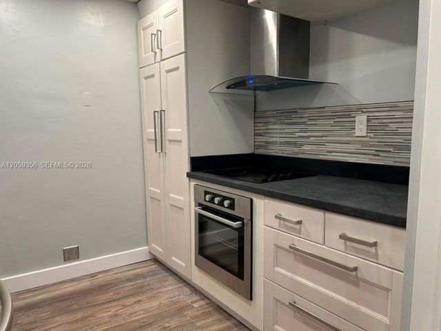 9320 Fontainebleau Boulevard 214, Miami, FL 33172