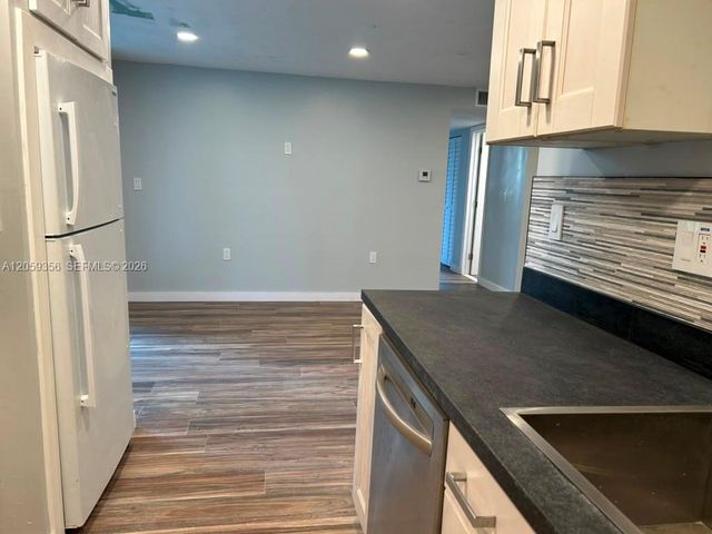 9320 Fontainebleau Boulevard 214, Miami, FL 33172